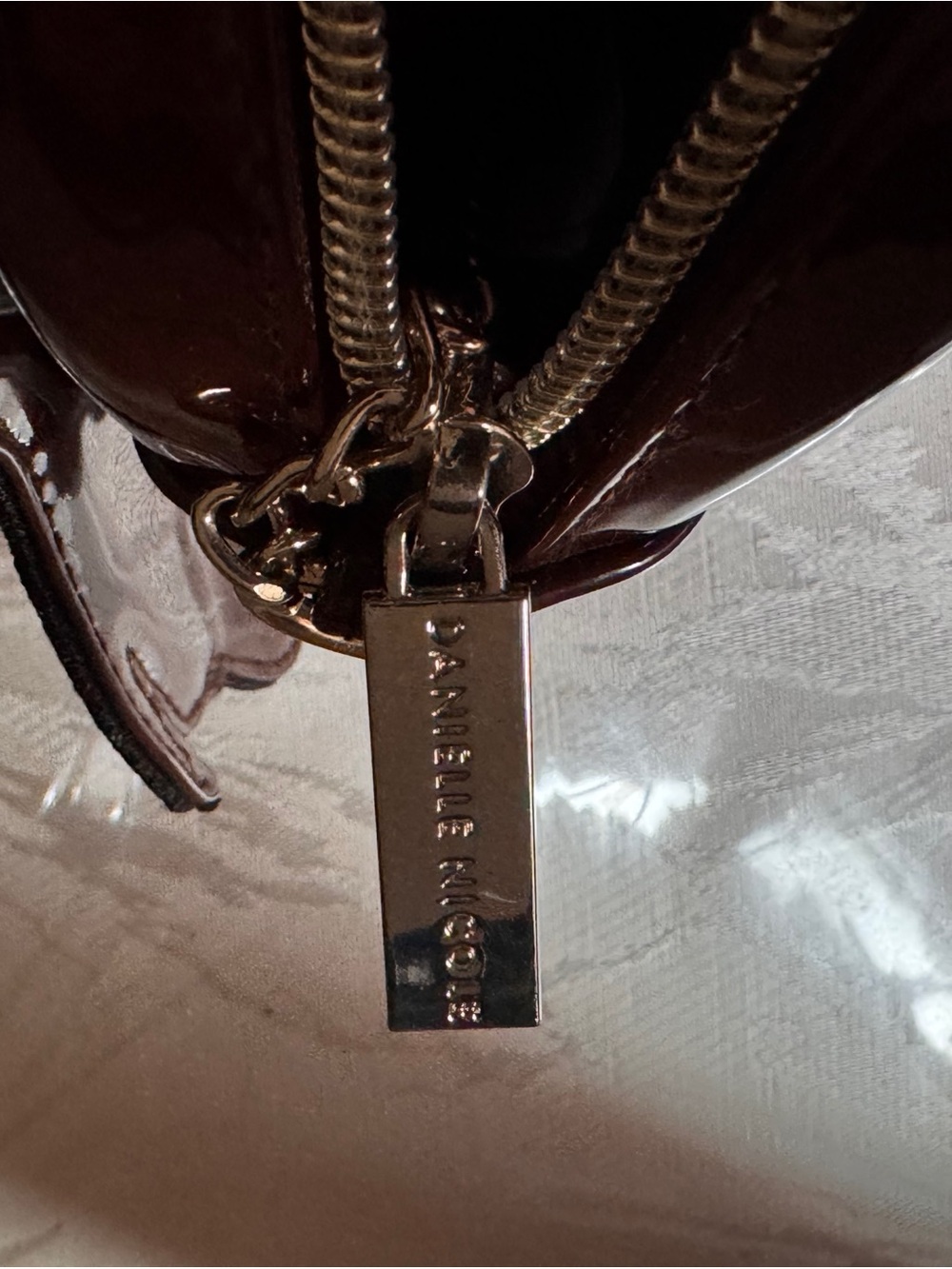 Disney x Danielle Nicole Aladdin Face Crossbody Bag - Picture 6 of 8
